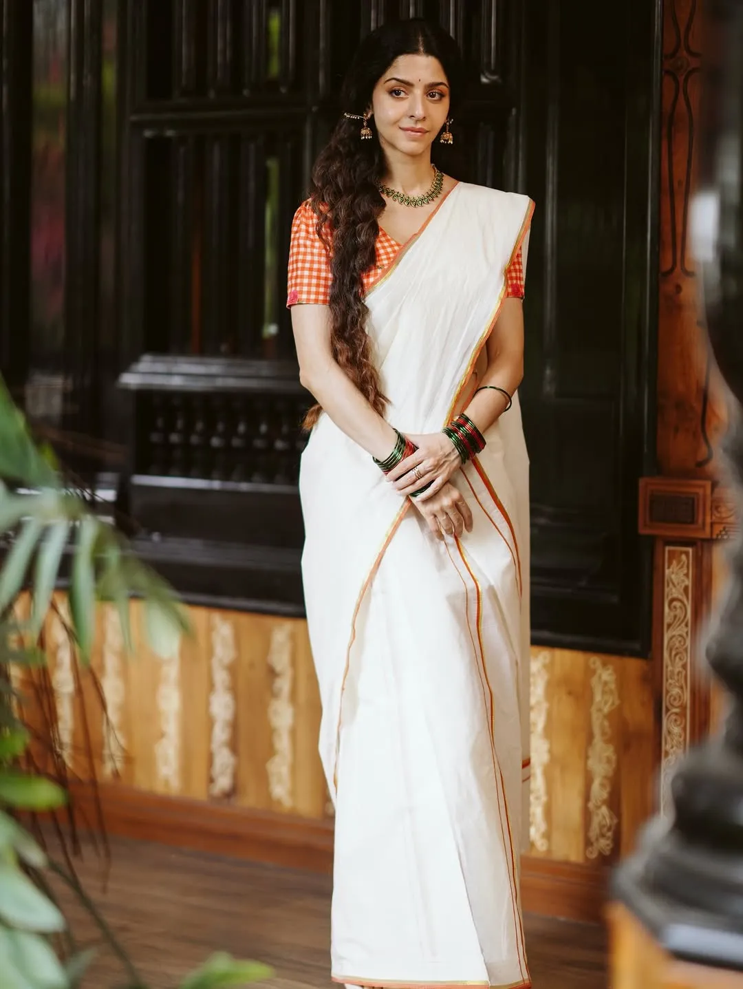 Vedhika Looks Graceful in Traditional Kerala Saree – Latest Photos (9)